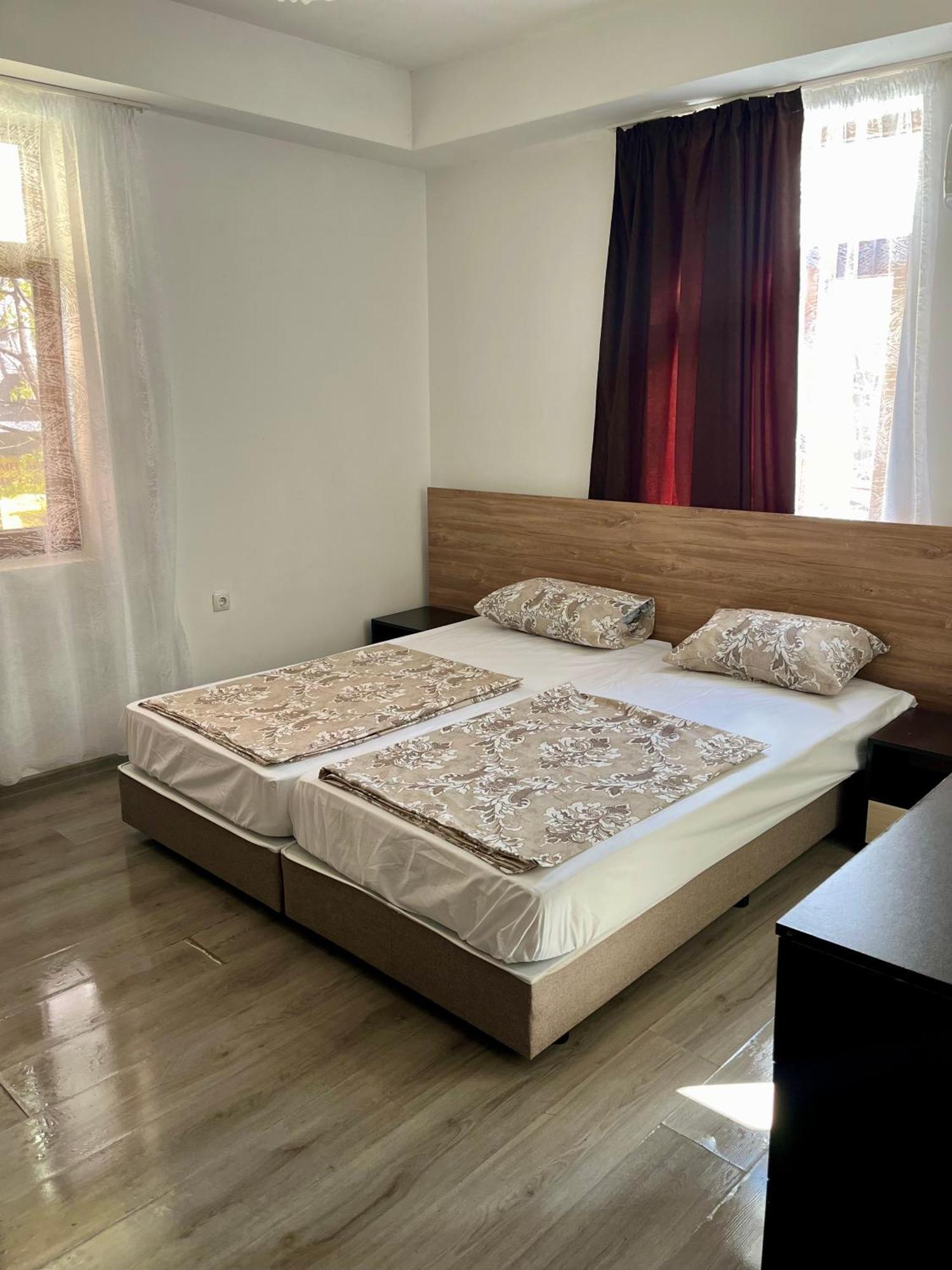 En-Suite Rooms: Novа Guesthouse In Sofia Center 외부 사진