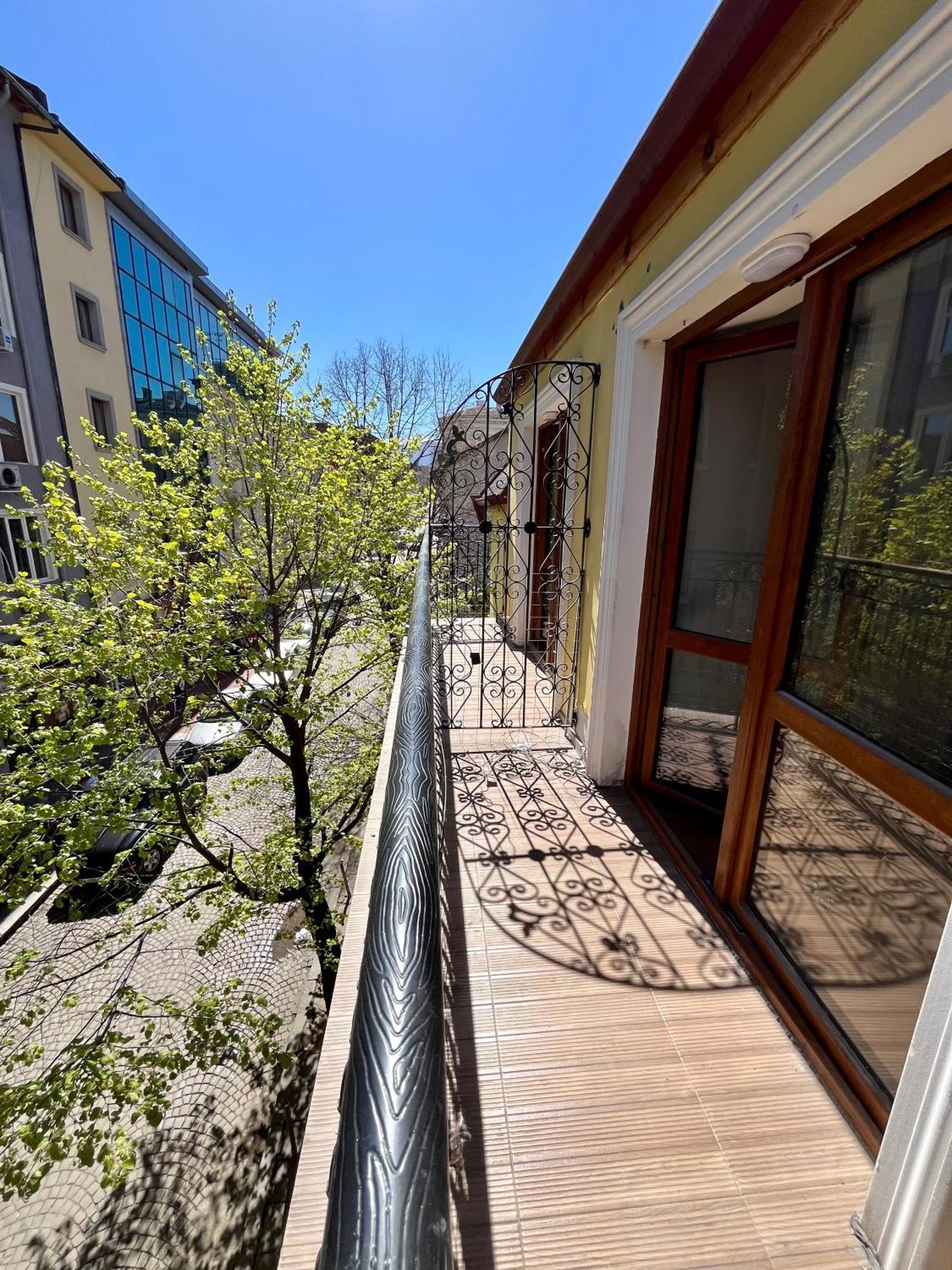 En-Suite Rooms: Novа Guesthouse In Sofia Center 외부 사진