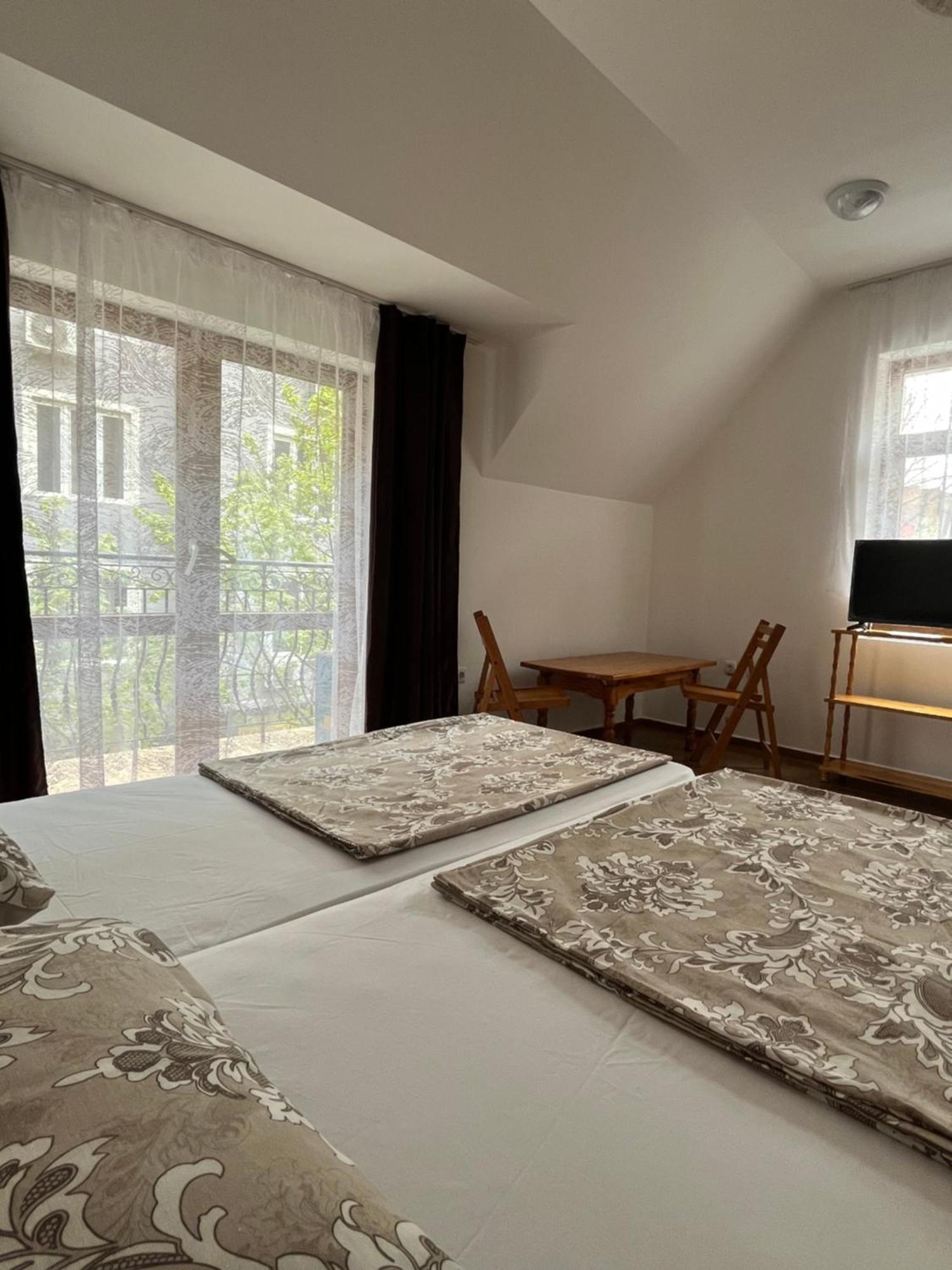 En-Suite Rooms: Novа Guesthouse In Sofia Center 외부 사진