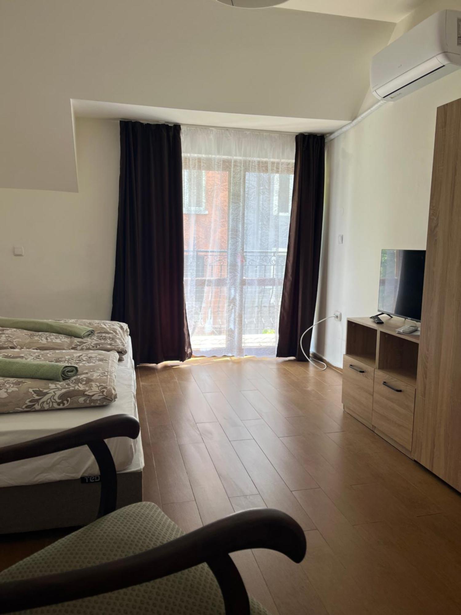En-Suite Rooms: Novа Guesthouse In Sofia Center 외부 사진