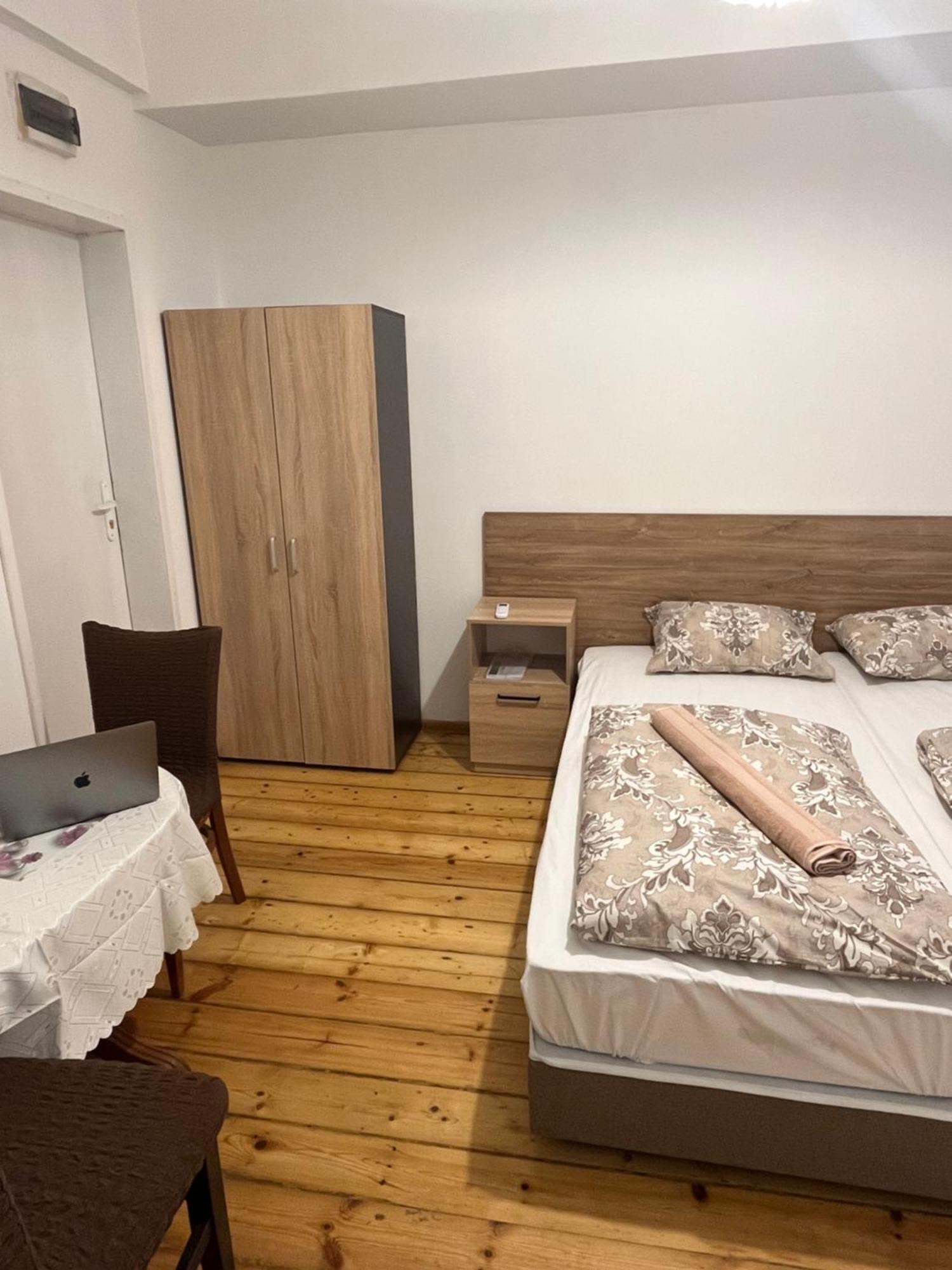 En-Suite Rooms: Novа Guesthouse In Sofia Center 외부 사진