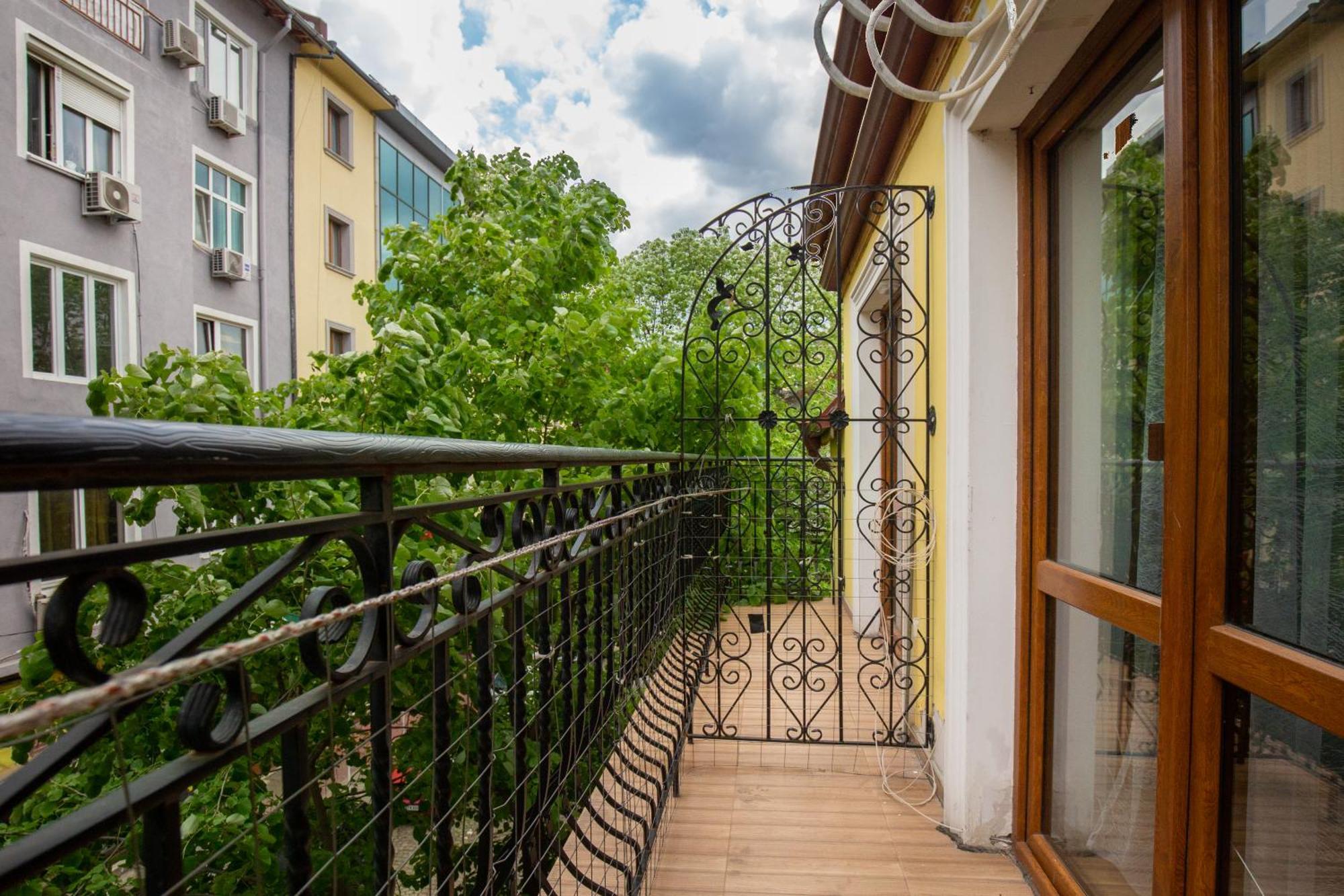 En-Suite Rooms: Novа Guesthouse In Sofia Center 외부 사진